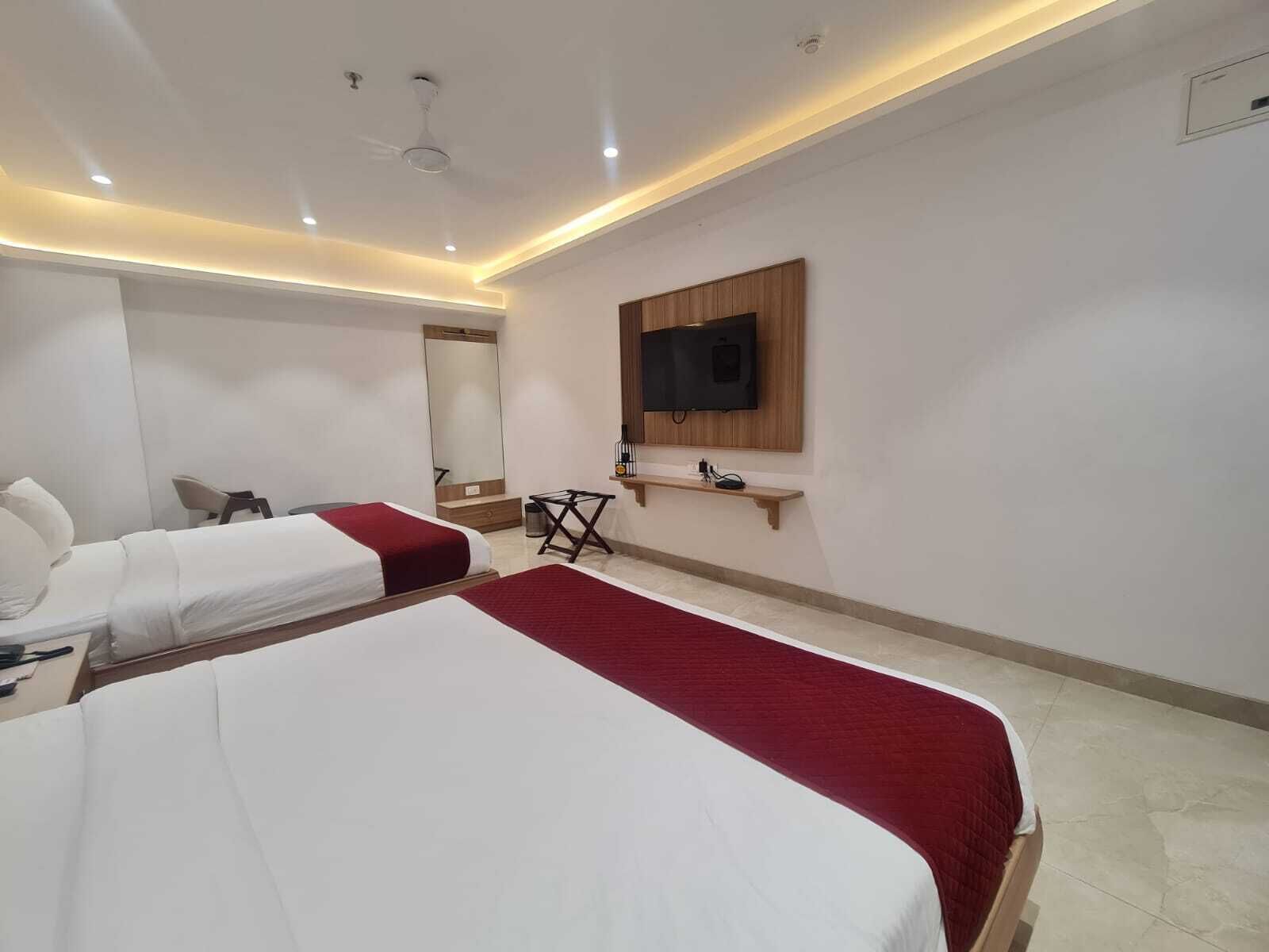 Foto - The Grand Murli Hotel, City Light Road, Surat