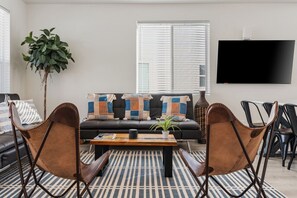 Fernseher, Tischfußball