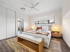 3 habitaciones, tabla de planchar con plancha, wifi y ropa de cama