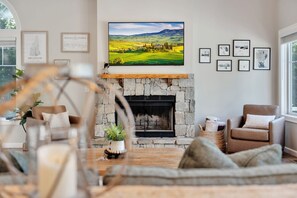 TV, fireplace, offices - Mitten Pines Cabin | Hot Tub | Fire Pit | Games (Conway)