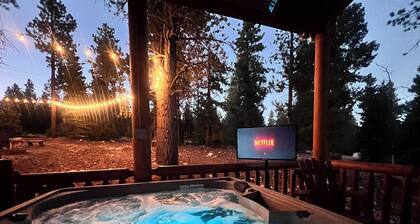 Three level cabin with Hot Tub