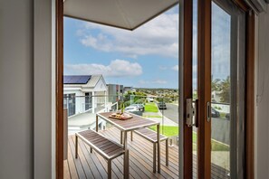 Outdoor dining - Ocean Views | Spacious House | Pet Friendly (Ocean Grove)
