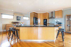 Fridge, oven, stovetop, dishwasher - Ocean Views | Spacious House | Pet Friendly (Ocean Grove)
