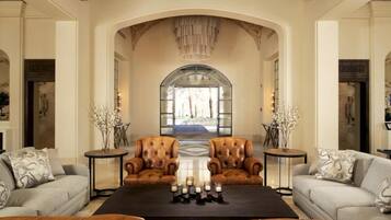 المنشأة من الداخل