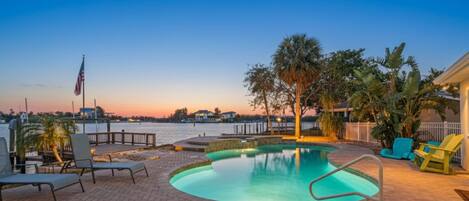 Et oppvarmet basseng