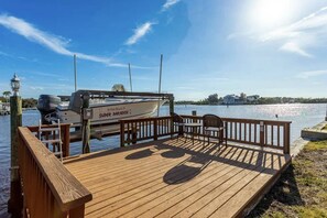 Property grounds - Waterfront with Pool, Ping Pong table, 3 Kayaks, Fishing Pier, Private Access to the Gulf (Port Richey)