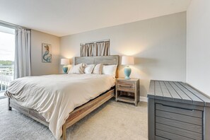 3 bedrooms, desk, iron/ironing board, Internet - 2 Mi to Ocean: Waterfront North Myrtle Beach Condo (North Myrtle Beach)