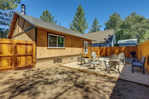Terrace/patio - Near Slopes & Shores: Pet-Friendly Sugarloaf Gem (Big Bear)