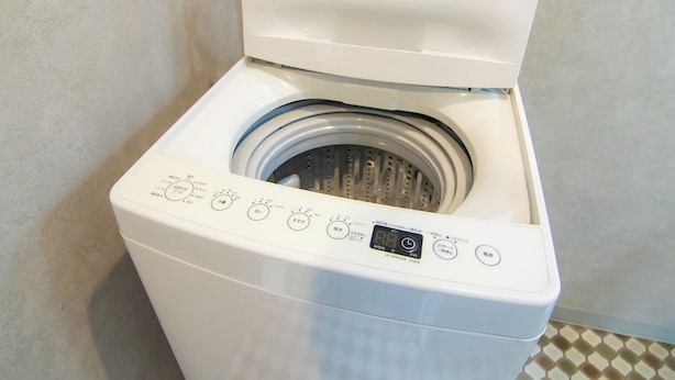 A front-loading washing machine with a digital display and control panel. - Chateau Yoyogi 1-401 (Tokyo)
