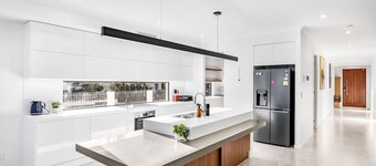 Brand New 5B Luxury Modern Dream House @Rochedale