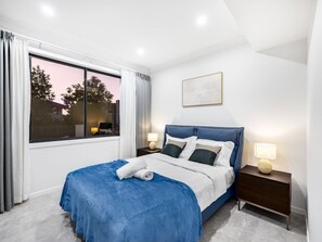 5 chambres, bureau, Wi-Fi, draps fournis