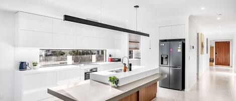 雪櫃、焗爐、洗碗機、多士爐