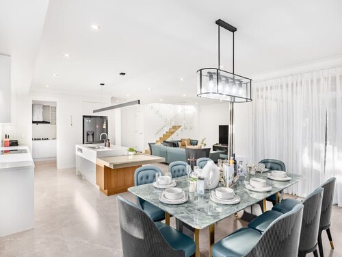 Brand New 5B Luxury Modern Dream House @Rochedale