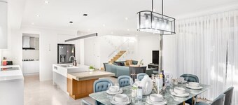 Brand New 5B Luxury Modern Dream House @Rochedale