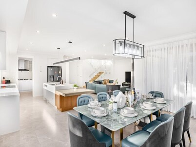 Brand New 5B Luxury Modern Dream House @Rochedale