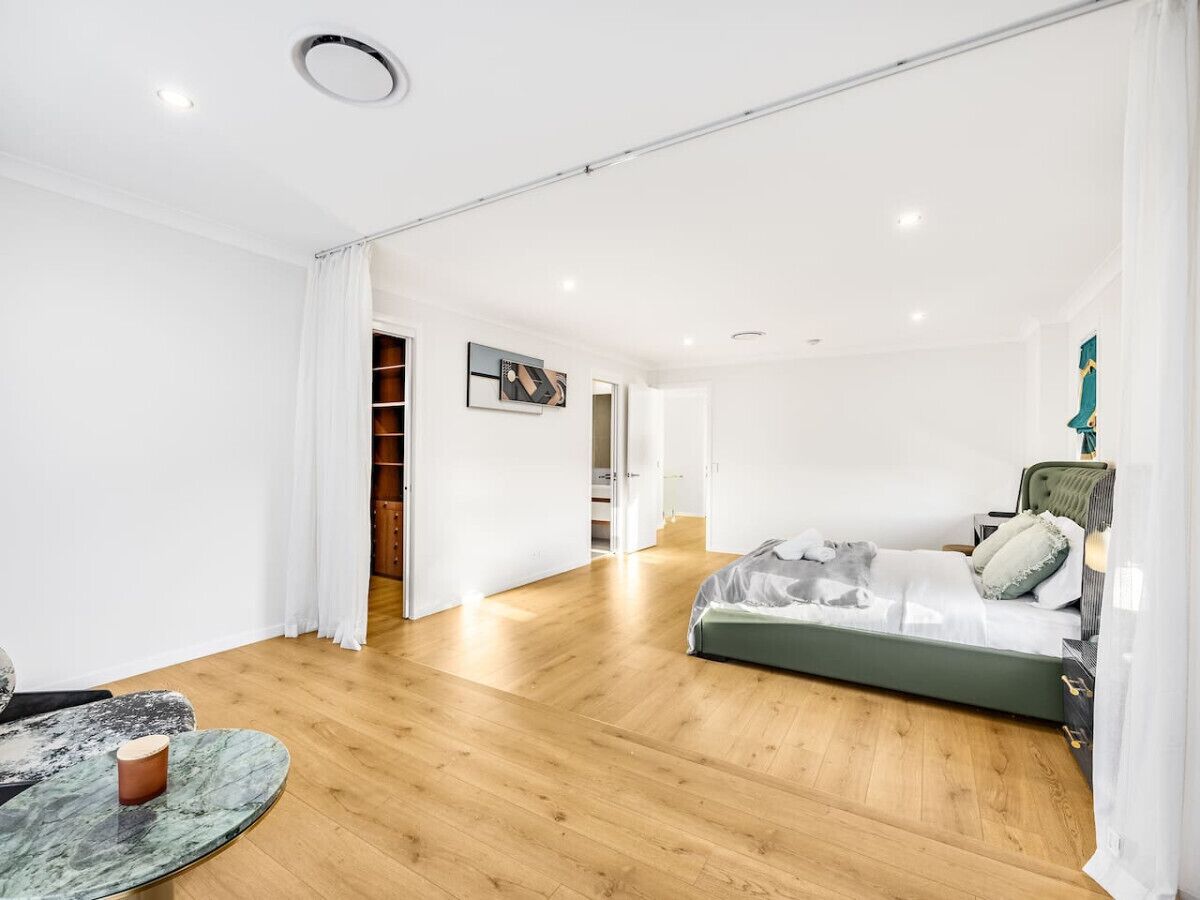 5 多间卧室、办公桌、WiFi、床单