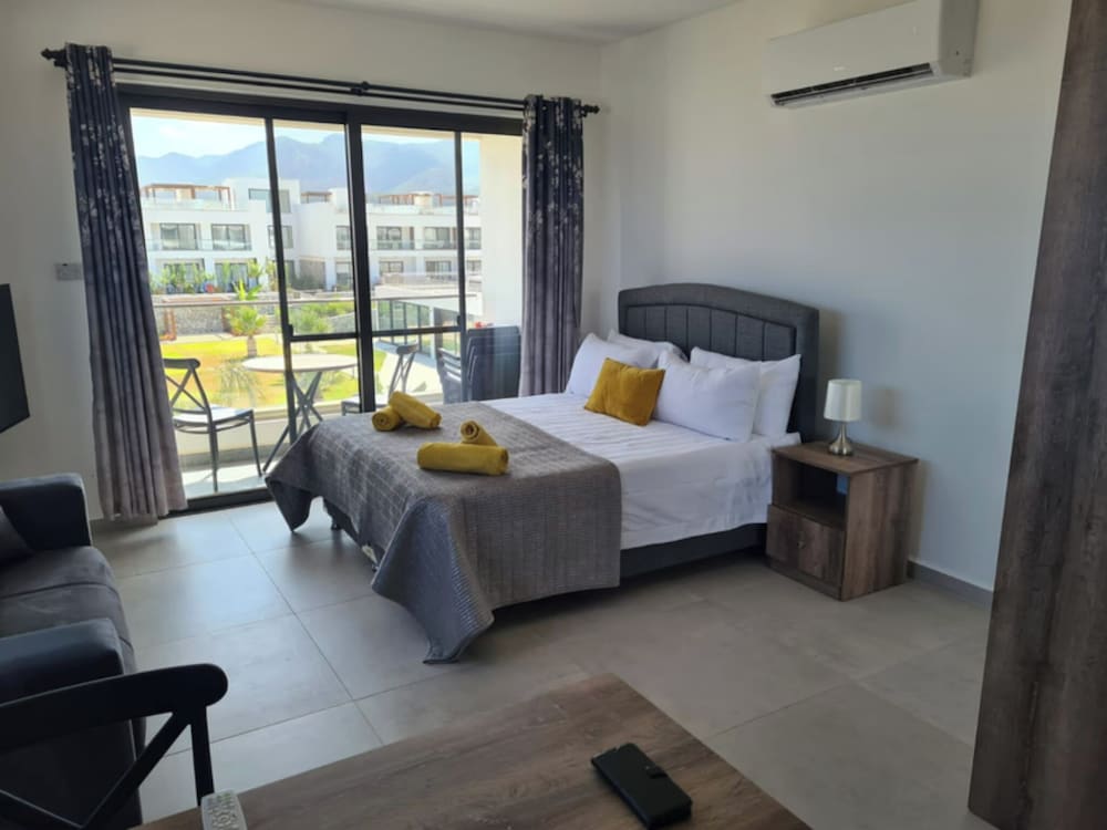 Picture of German Village Speakeasy | Private Balcony | Apartment in Columbus