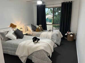 3 bedrooms, iron/ironing board, WiFi, bed sheets - MANDALA Peaceful Country Retreat at Delaneys Creek near Woodford (Delaneys Creek)