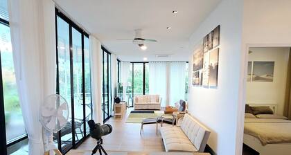 Charming villa with 2 bedrooms and WiFi, AC in pleasant Bangpra Sriracha