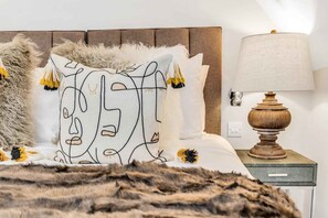 2 bedrooms, iron/ironing board, travel cot, WiFi