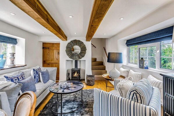 TV, fireplace, offices - Rosalie Cottage Summa (Weston Subedge)