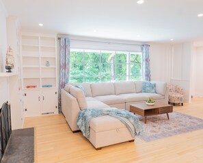 Smart TV, fireplace