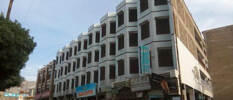 المنشأة من الخارج