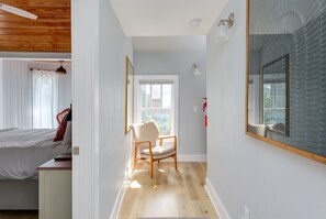 5 bedrooms, desk, iron/ironing board, travel crib