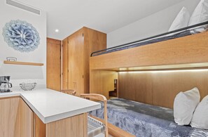 1 Schlafzimmer, Schreibtisch, WLAN, Bettwäsche