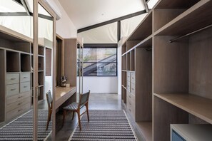 Luxury Villa, 5 Bedrooms, Private Pool | Wardrobe