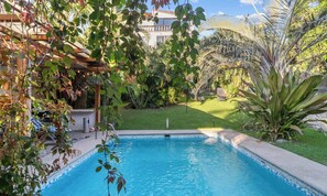 Unclassified image, 5 of 57, button