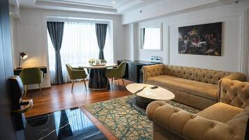 Premium Suite Room | Living area | TV