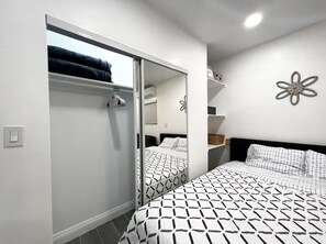 1 bedroom, WiFi, bed sheets