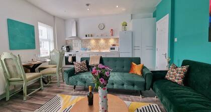 Eclectic 1BD in the Heart of Cheltenham
