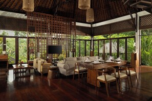 Flat-screen TV - Villa Leona Ubud (Ubud)