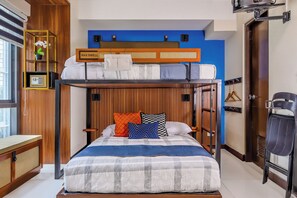 1 slaapkamer, een strijkplank/strijkijzer, wifi, beddengoed