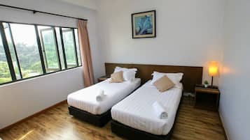 3 bedrooms, premium bedding, down duvets, memory-foam beds