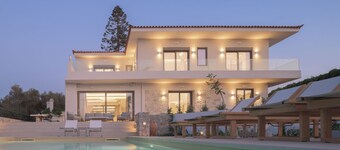 Costa Villa , Walk to Sandy Beach & Heated Pool