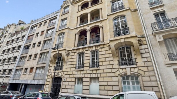 A multi-story building with classical architecture, featuring arched windows and balconies. - 1. Studio Porte Dauphine Paris 16ème (Paris)