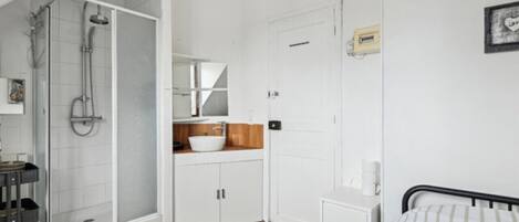 واي فاي وملاءات أسرّة