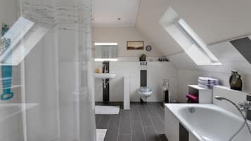 Dusche, Haartrockner, Handtücher