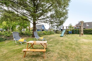 Children’s area - Apartment 'Ferienwohnung Roswitha' with Shared Garden, Balcony and Wi-Fi (Langenhorn)