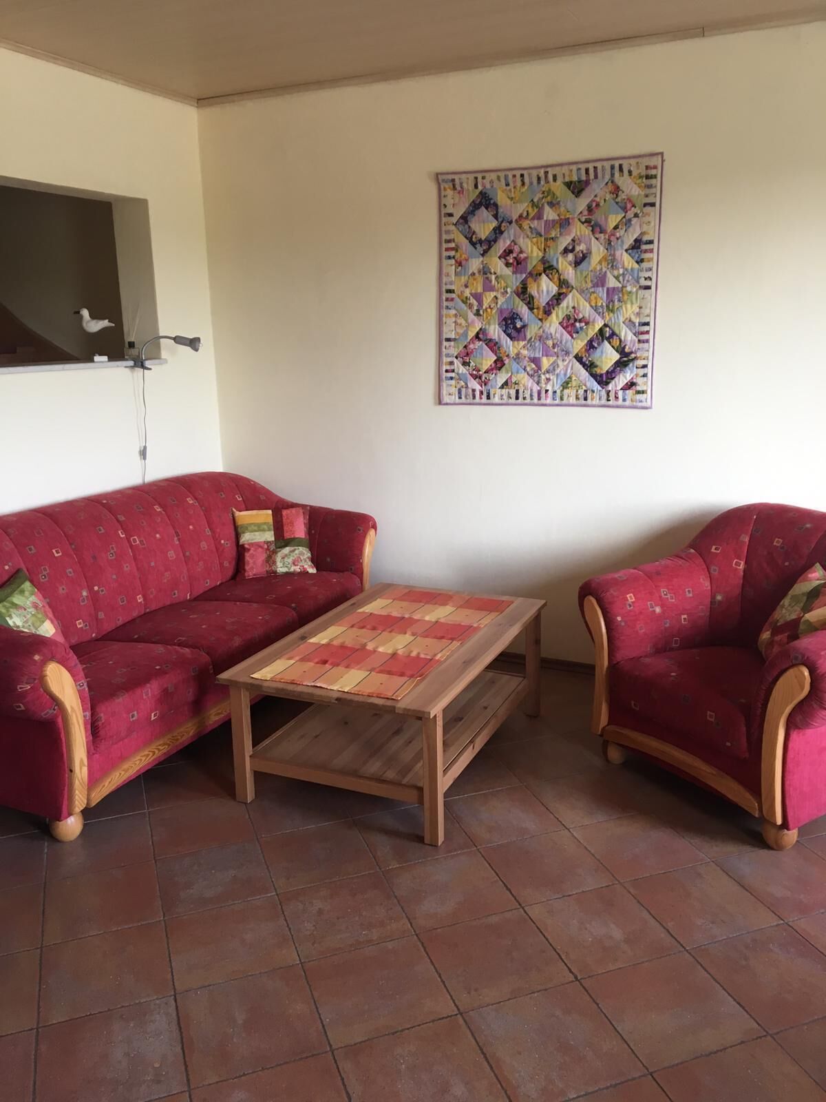 Télévision, table de tennis de table, chaîne hi-fi