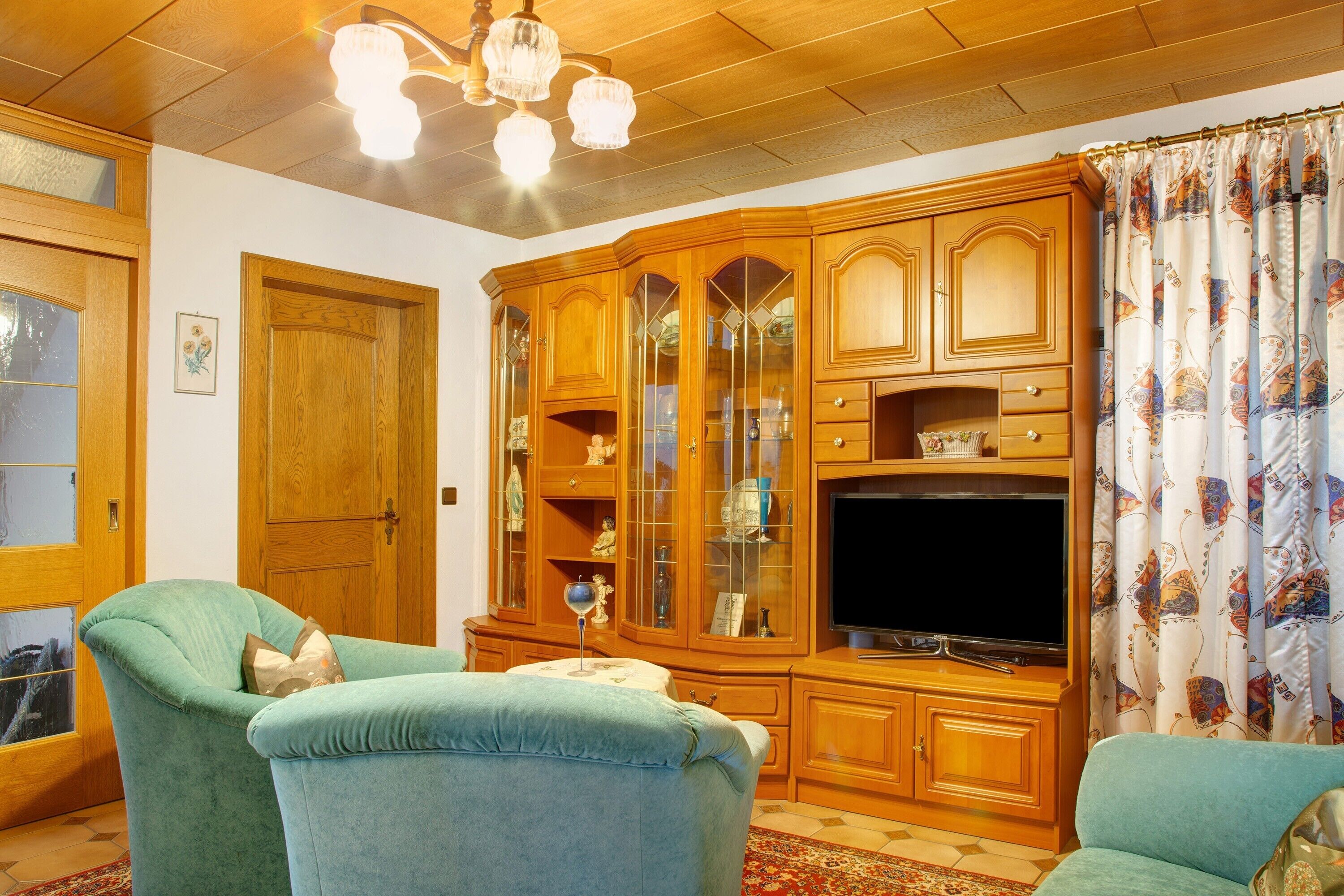 TV, tavolo da ping pong