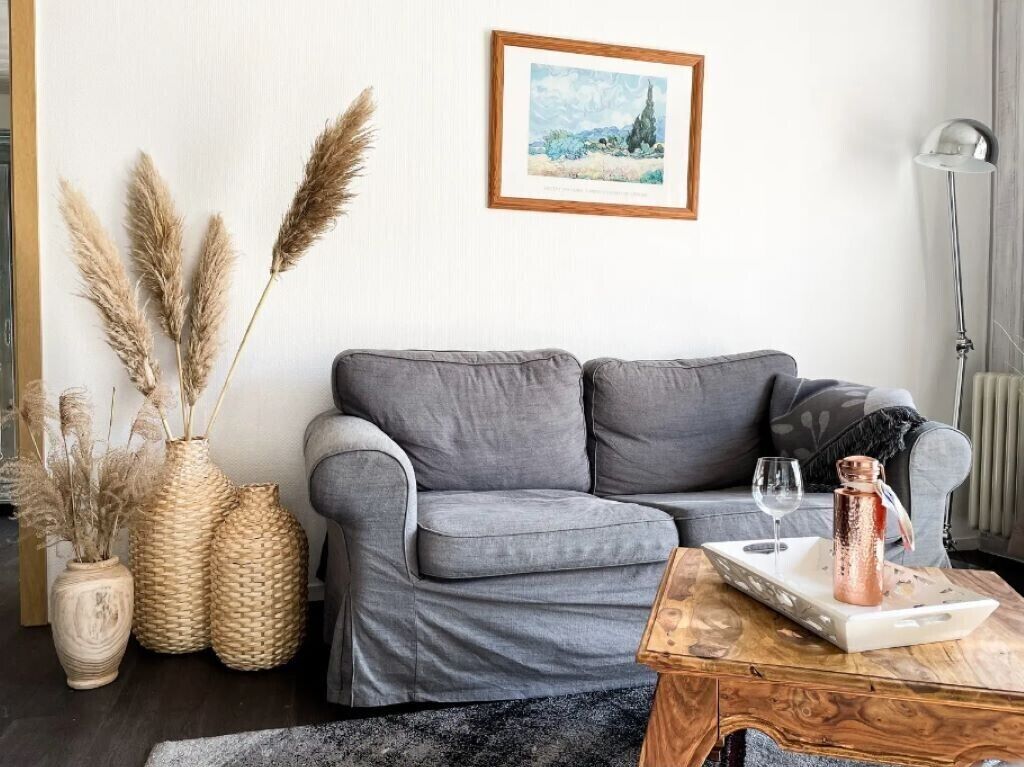 Een televisie en een tafeltennistafel