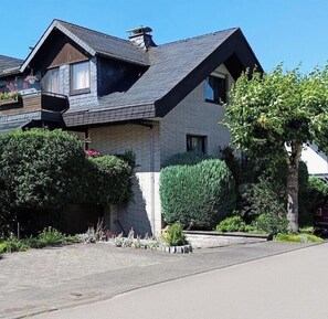 Exterior - Holiday Apartment "Birkenhauer" with Garden Terrace & Shared Garden – MeineCardPlus Included (Willingen (Upland))