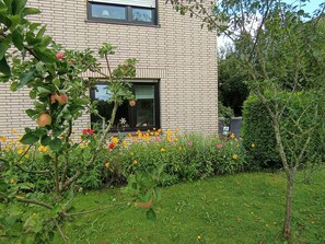 Property grounds - Holiday Apartment "Birkenhauer" with Garden Terrace & Shared Garden – MeineCardPlus Included (Willingen (Upland))