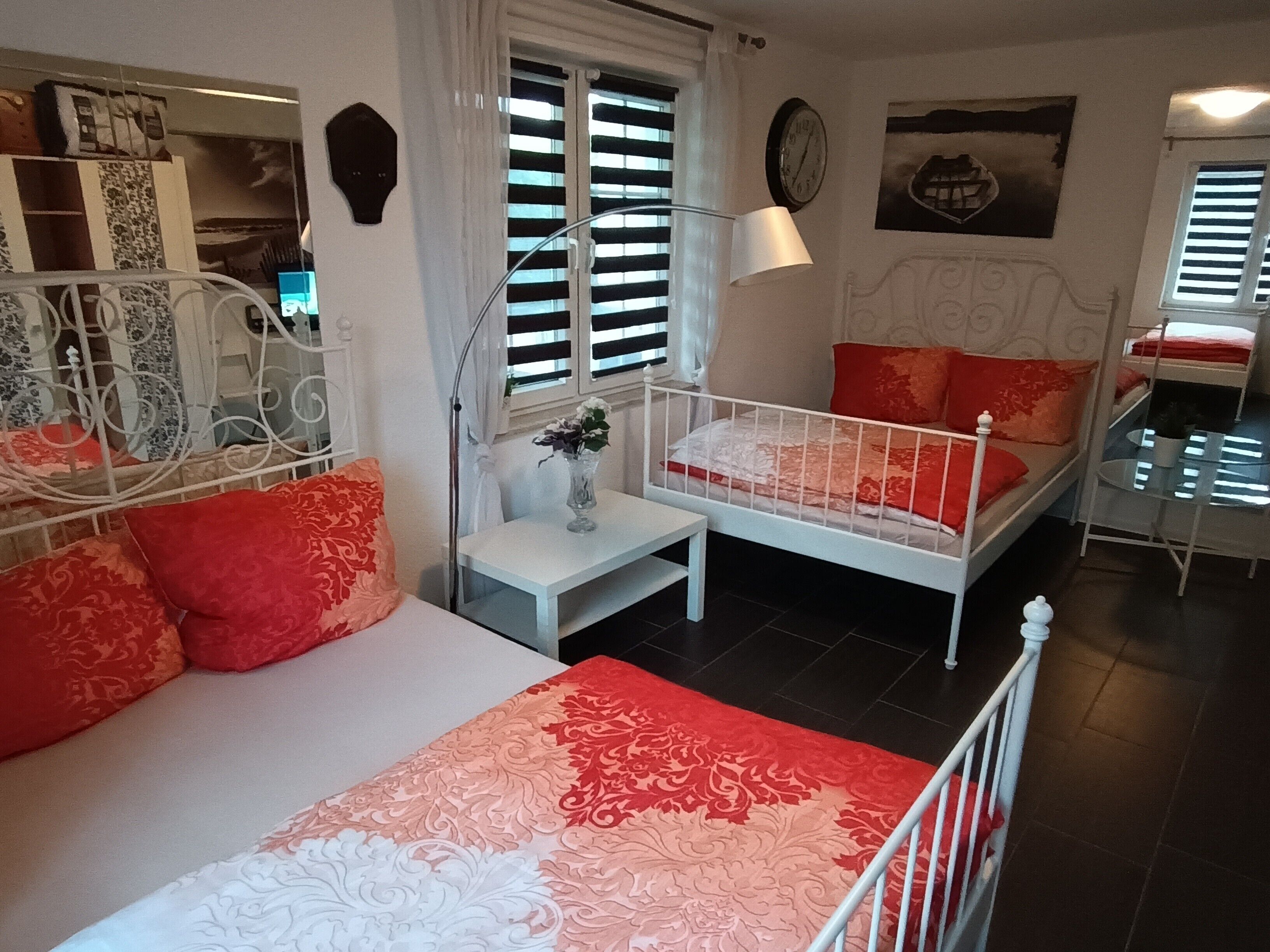 5 Schlafzimmer, Bügeleisen/Bügelbrett, kostenloses WLAN, Bettwäsche