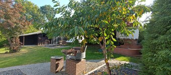 Holiday Home 'Ferienhaus Urlaubstraum' with Private Terrace, Private Garden and Wi-Fi