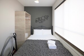 301/303 Two private rooms available | Desk, free WiFi, bed sheets - HJ PLACE TAKANAWA by Tranova (Tokyo)